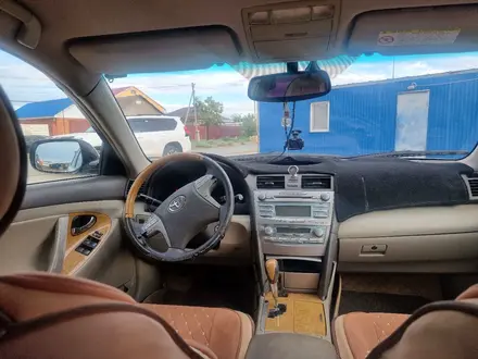 Toyota Camry 2006 года за 4 300 000 тг. в Атырау – фото 3