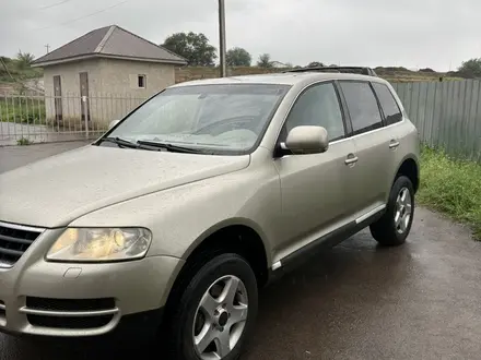 Volkswagen Touareg 2003 года за 3 400 000 тг. в Алматы – фото 3
