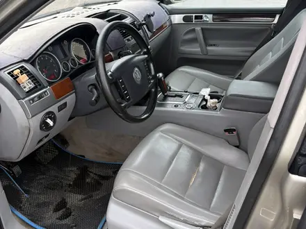 Volkswagen Touareg 2003 года за 3 400 000 тг. в Алматы – фото 8
