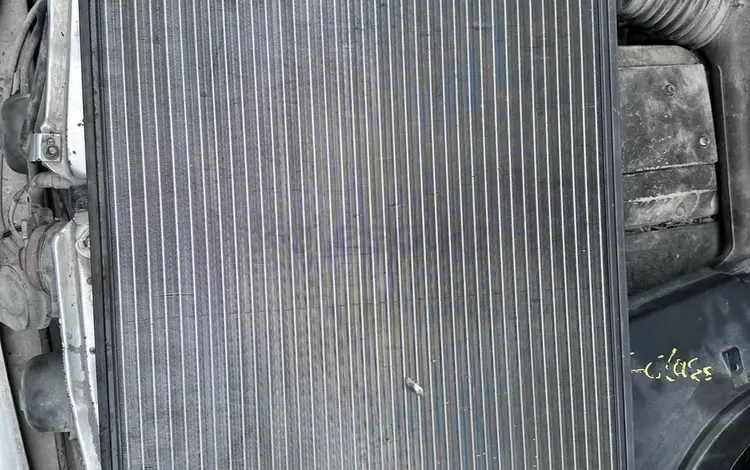 Радиатор основной на Мерседес 211 3.2 обьем за 50 000 тг. в Алматы
