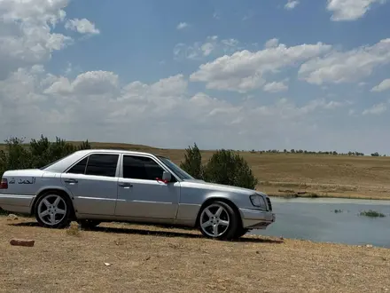 Mercedes-Benz E 320 1995 года за 2 800 000 тг. в Тараз – фото 4