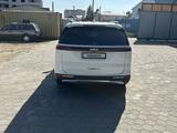 Kia Carnival 2022 годаүшін25 300 000 тг. в Актобе – фото 2