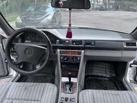 Mercedes-Benz E 220 1993 года за 1 500 000 тг. в Алматы – фото 12