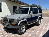 Toyota Land Cruiser Prado 1993 года за 3 500 000 тг. в Мерке – фото 2