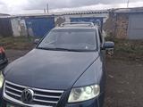 Volkswagen Touareg 2004 года за 4 400 000 тг. в Астана – фото 2