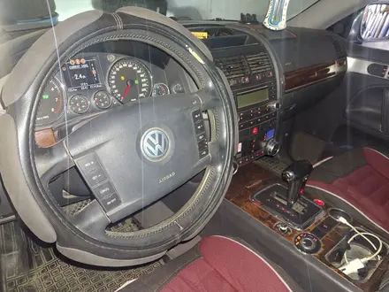 Volkswagen Touareg 2004 года за 4 400 000 тг. в Астана – фото 6
