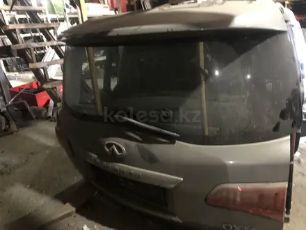 Крышка багажника Infiniti QX56 за 10 000 тг. в Алматы