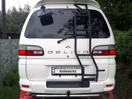 Mitsubishi Delica 2006 года за 9 000 000 тг. в Семей – фото 5