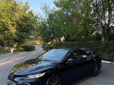 Toyota Camry 2021 года за 16 100 000 тг. в Астана