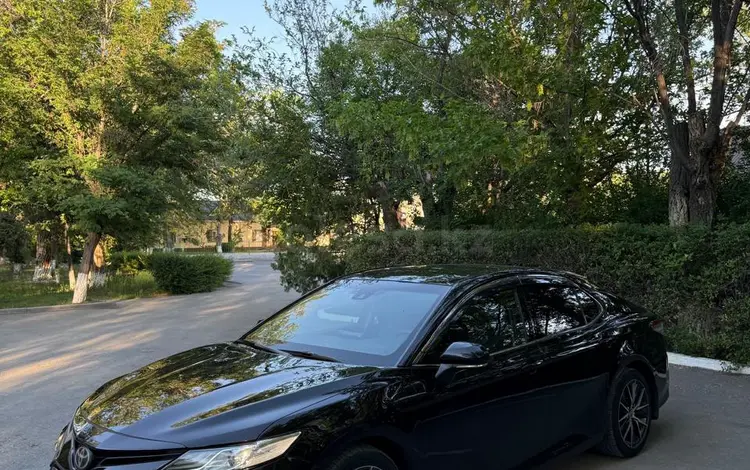 Toyota Camry 2021 года за 16 100 000 тг. в Астана