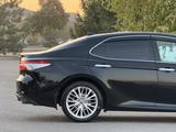 Toyota Camry 2020 года за 13 500 000 тг. в Алматы – фото 5