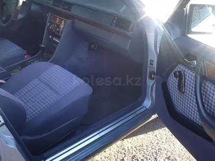 Mercedes-Benz E 260 1993 года за 2 650 000 тг. в Караганда – фото 21