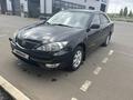 Toyota Camry 2005 года за 4 500 000 тг. в Уральск – фото 2