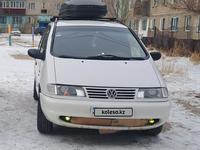 Volkswagen Sharan 1997 годаүшін2 000 000 тг. в Караганда