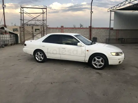 Toyota Camry 1998 года за 2 200 000 тг. в Алматы – фото 7