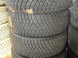 Резина зимняя 235.60.18 за 115 000 тг. в Алматы
