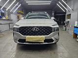Hyundai Santa Fe 2021 года за 16 800 000 тг. в Караганда
