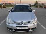 Volkswagen Golf 2004 годаүшін2 900 000 тг. в Кызылорда