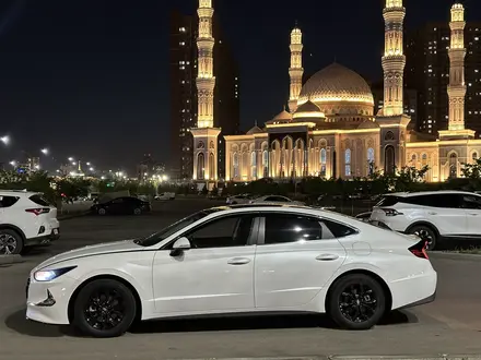 Hyundai Sonata 2022 года за 8 900 000 тг. в Астана – фото 2