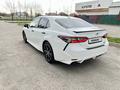 Toyota Camry 2022 года за 13 600 000 тг. в Алматы – фото 9