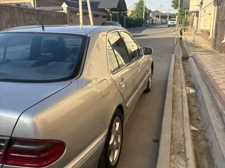 Mercedes-Benz E 320 2001 года за 3 800 000 тг. в Шымкент – фото 3