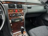 Mercedes-Benz E 200 2001 года за 4 500 000 тг. в Туркестан – фото 4