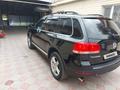 Volkswagen Touareg 2003 года за 4 200 000 тг. в Алматы – фото 3