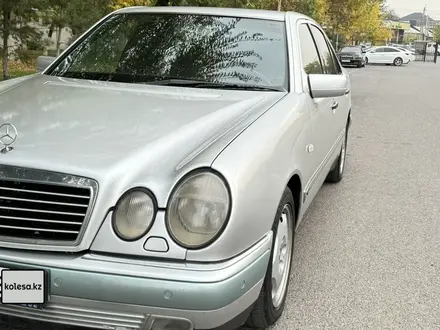 Mercedes-Benz E 280 1996 года за 3 350 000 тг. в Шымкент – фото 2