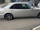 Mercedes-Benz E 200 2001 годаүшін3 900 000 тг. в Караганда – фото 5