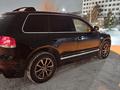 Volkswagen Touareg 2005 годаfor4 000 000 тг. в Костанай – фото 9