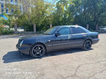 Mercedes-Benz E 230 1997 года за 2 350 000 тг. в Караганда – фото 3