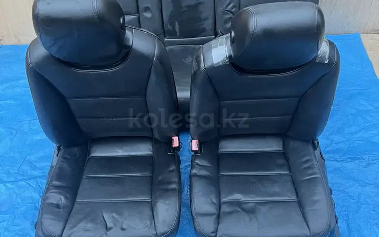 Салон в сборе, Сиденья, Volkswagen Touareg за 150 000 тг. в Алматы