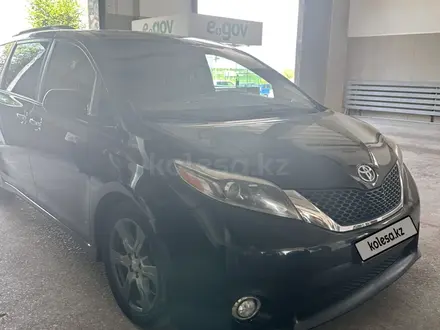 Toyota Sienna 2016 года за 14 500 000 тг. в Семей