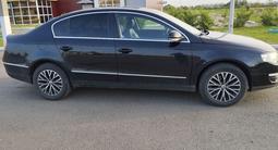 Volkswagen Passat 2006 годаүшін4 300 000 тг. в Петропавловск