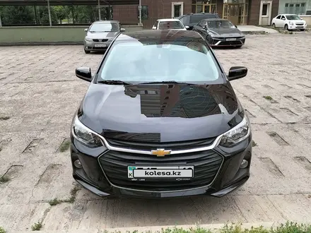 Chevrolet Onix 2024 года за 7 300 000 тг. в Семей – фото 2