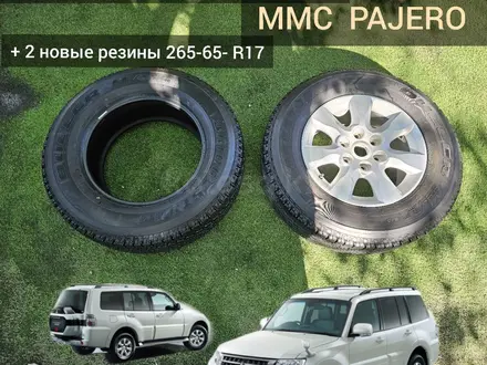Пара! 2шт! 265-65-R17 Bridgestone + оригинальный диск MMC PAJERO IV за 120 000 тг. в Алматы