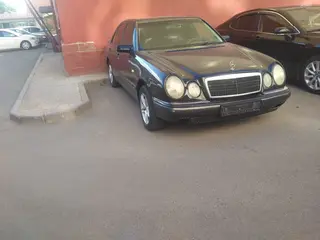Mercedes-Benz E 230
