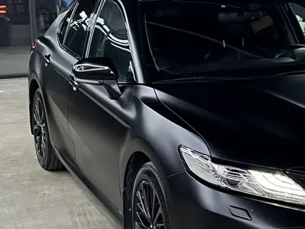Toyota Camry 2018 года за 13 500 000 тг. в Астана – фото 11