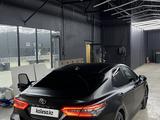 Toyota Camry 2018 года за 13 700 000 тг. в Астана – фото 3