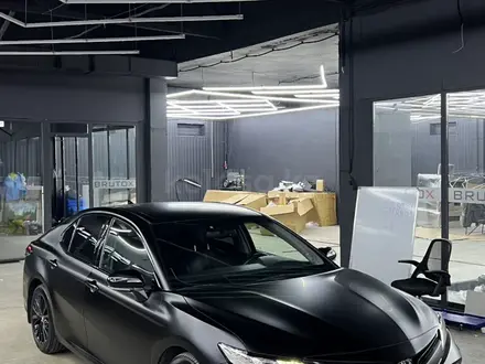 Toyota Camry 2018 года за 13 500 000 тг. в Астана