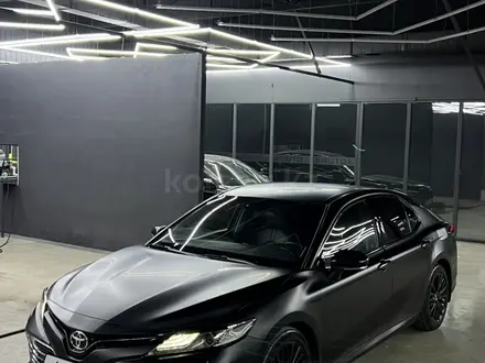 Toyota Camry 2018 года за 13 500 000 тг. в Астана – фото 5