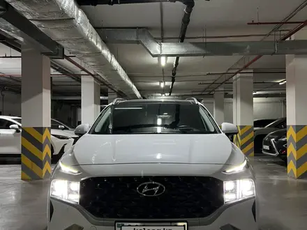 Hyundai Santa Fe 2023 года за 20 500 000 тг. в Астана