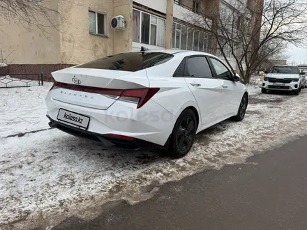 Hyundai Elantra 2022 года за 9 500 000 тг. в Астана – фото 3