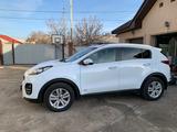 Kia Sportage 2018 годаfor9 900 000 тг. в Атырау – фото 2