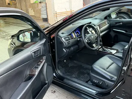 Toyota Camry 2016 года за 10 250 000 тг. в Астана – фото 2