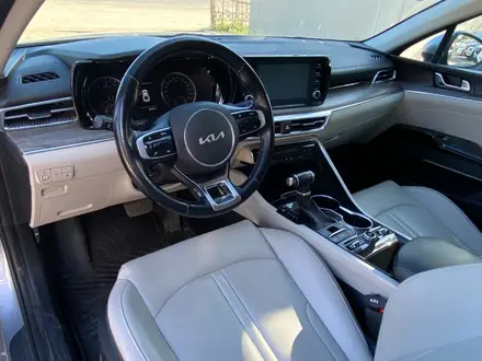Kia K5 Comfort 2022 года за 11 200 000 тг. в Уральск – фото 8