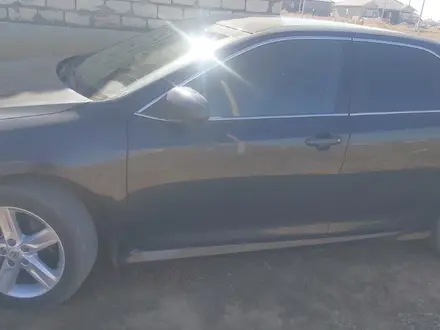 Toyota Camry 2013 года за 8 000 000 тг. в Актобе – фото 3