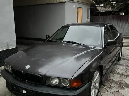 BMW 730 1996 года за 2 700 000 тг. в Алматы