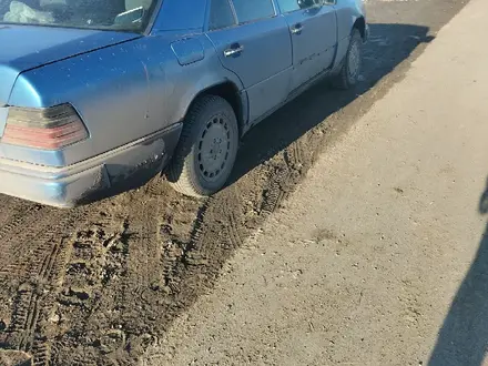 Mercedes-Benz E 220 1992 года за 700 000 тг. в Караганда