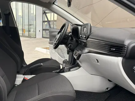 Hyundai i20 2023 года за 7 190 000 тг. в Караганда – фото 21